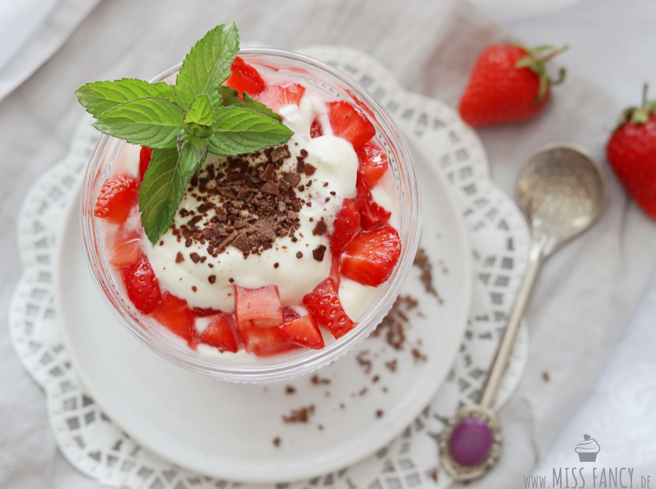 Sommerdessert Mascarponecreme mit Erdbeeren