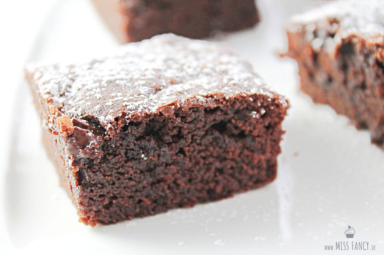 Brownies - Grundrezept für den schokoladigen Klassiker | Miss Fancy ...