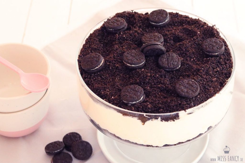 Leckeres Dessert Dirt Cake mit Oreo Keksen