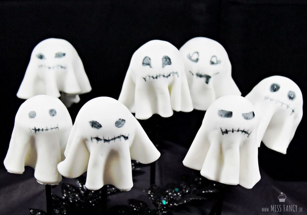 Rezept kleine Geister Cake Pops für Halloween