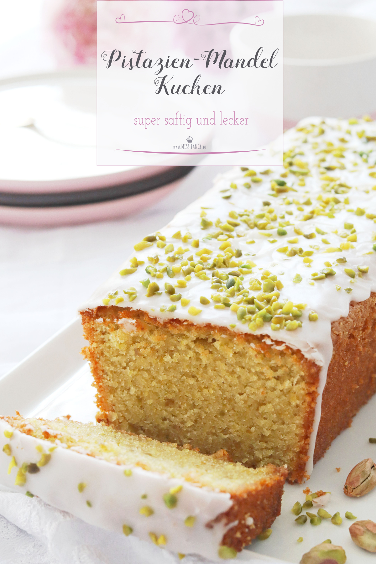 Dieser Pistazien-Mandelkuchen ist besonders saftig und lecker. Genau das Richtige zum Sonntagskaffee. Saftiger Sonntagskuchen: Pistazien-Mandelkuchen