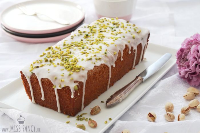 Saftiger Pistazien-Mandelkuchen