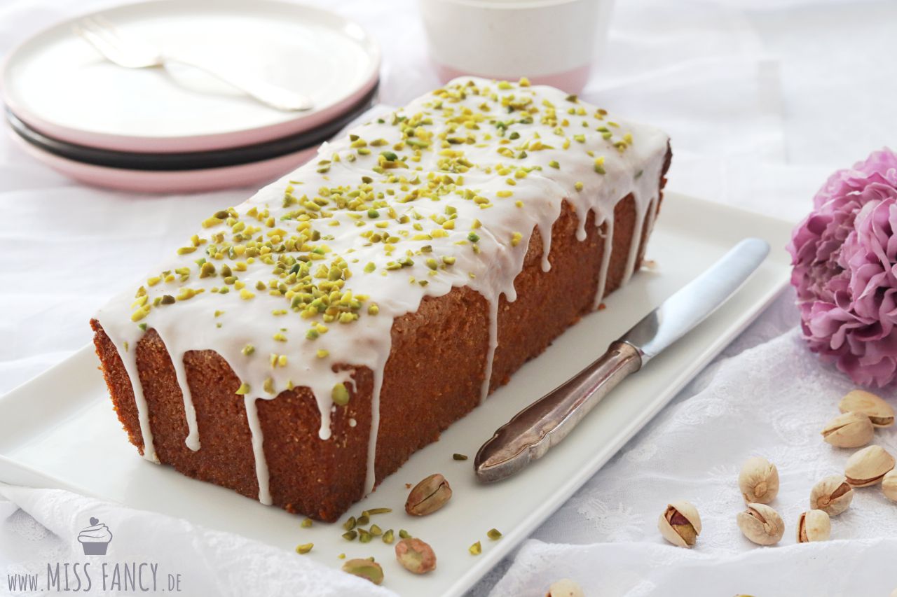 Saftiger Pistazien-Mandelkuchen