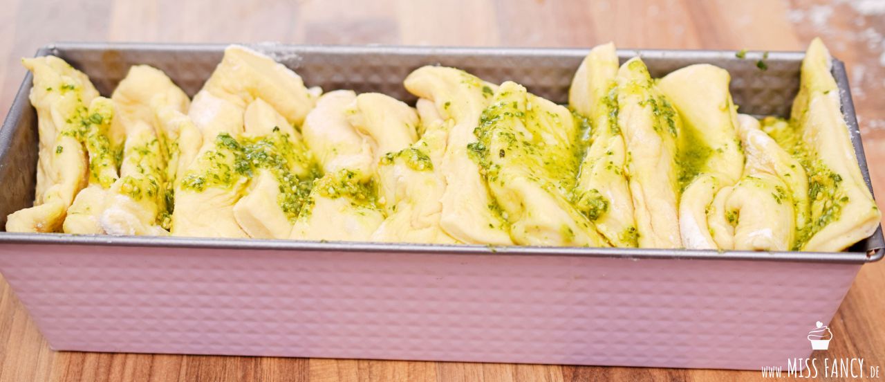 Pull-Apart-Bread-Basilikum