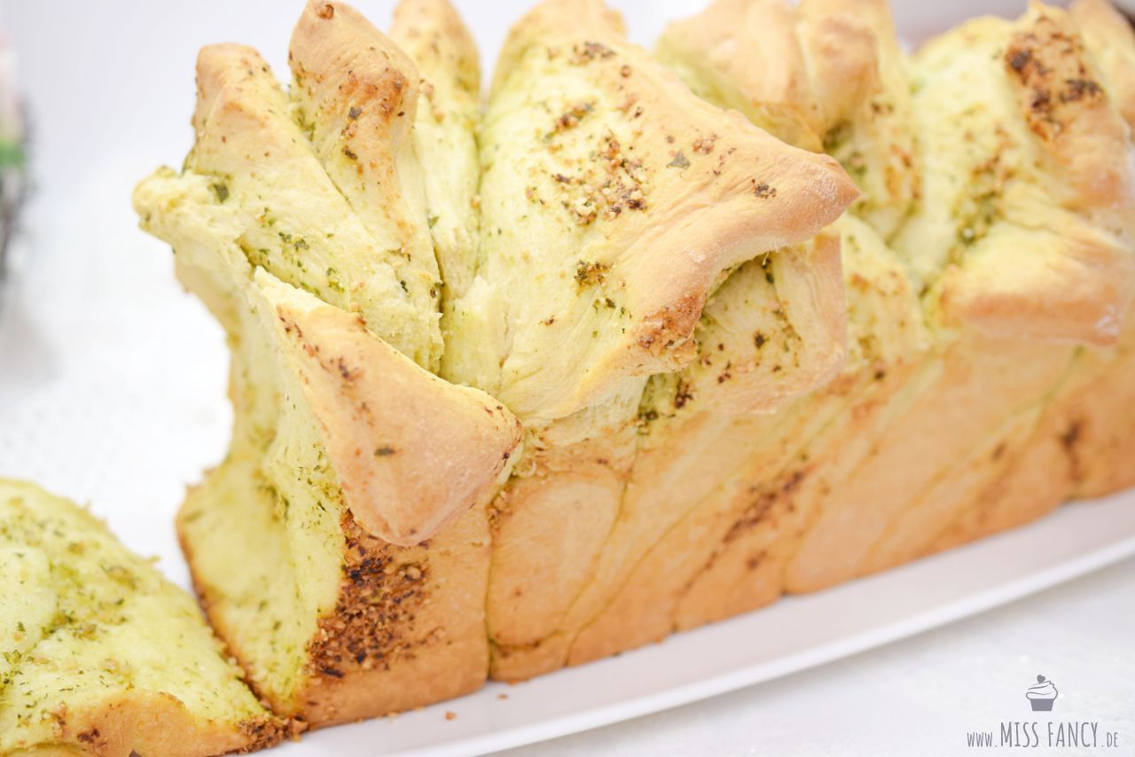 Pull-Apart-Bread-Basilikum
