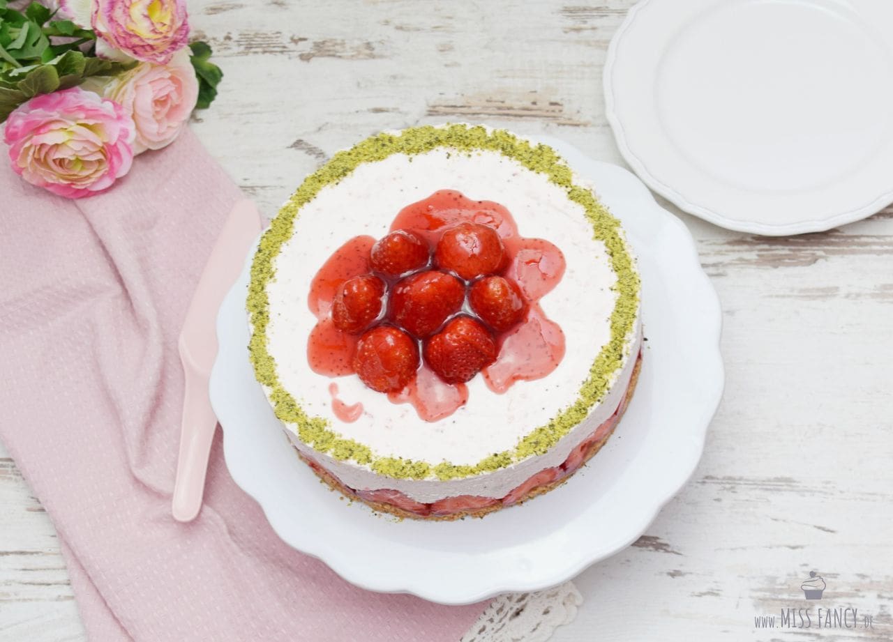 Erdbeertorte-ganz-rezept-missfancy