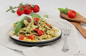 Nudelsalat mit Basilikumpesto