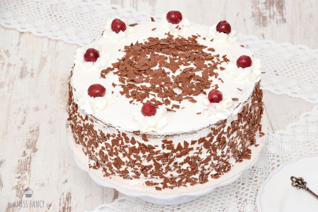 Schwarzwälder-Kirschtorte-Missfancy-Beitrag-Juni