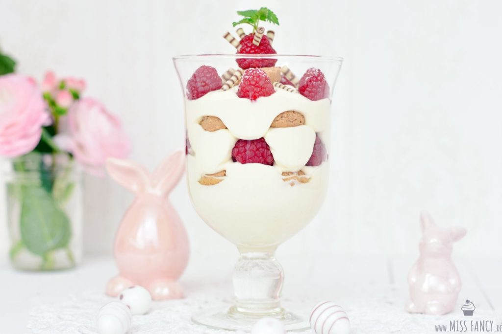 Rezept-leckere-Eierlikör-Dessert creme-mit-Himbeeren