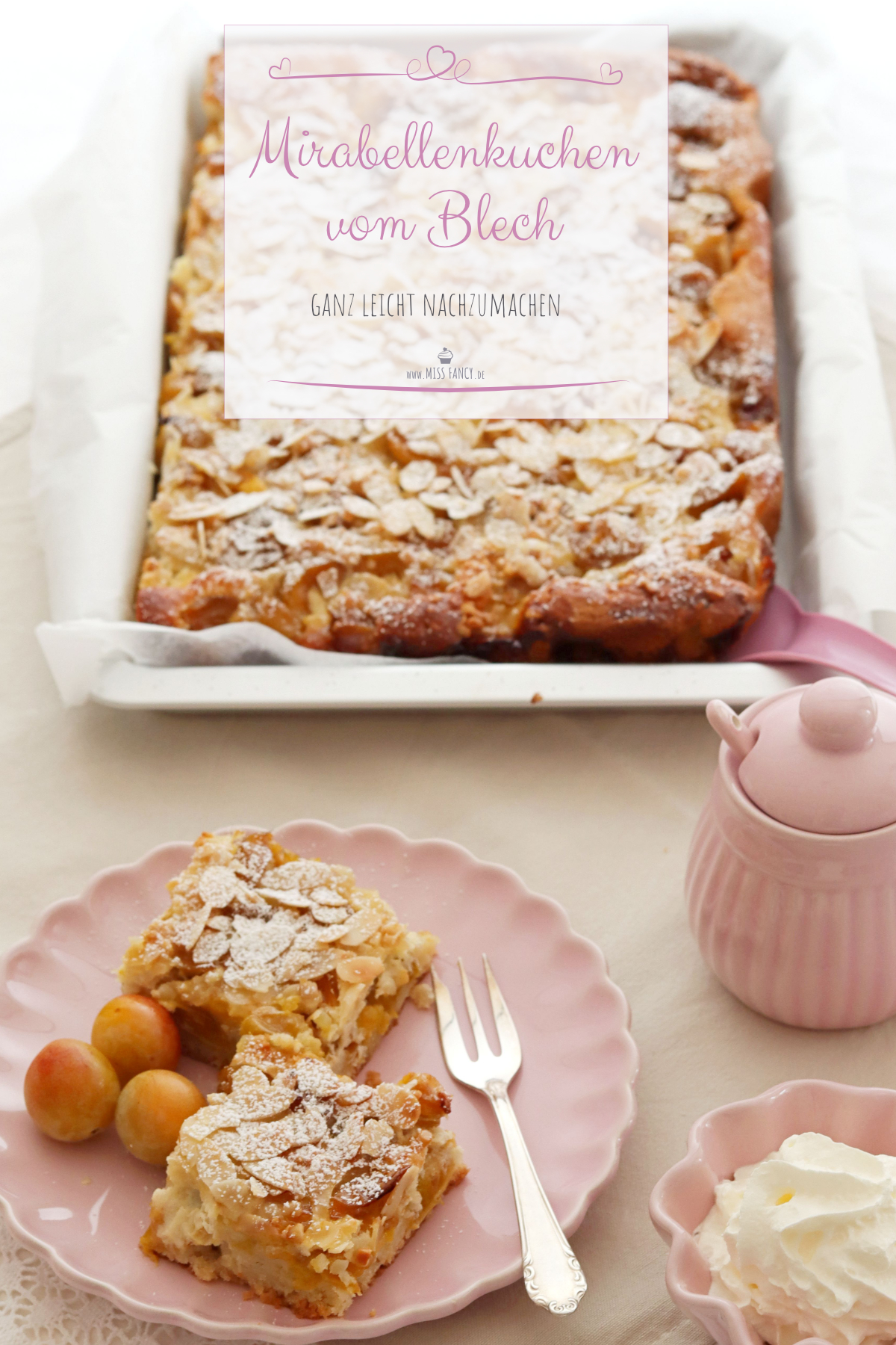 Herrlich leckerer Mirabellenkuchen vom Blech mit Mandeln und einer kleinen Schicht Schmandcreme. Rezept-Mirabellenkuchen-vom-Blech