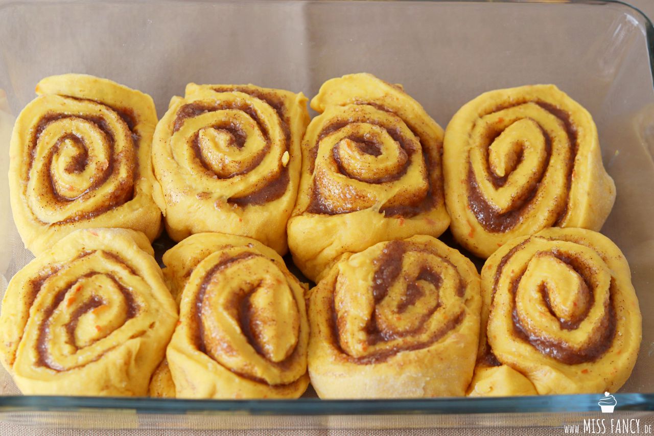 Herbstgebäck Kürbis Zimtschnecken
