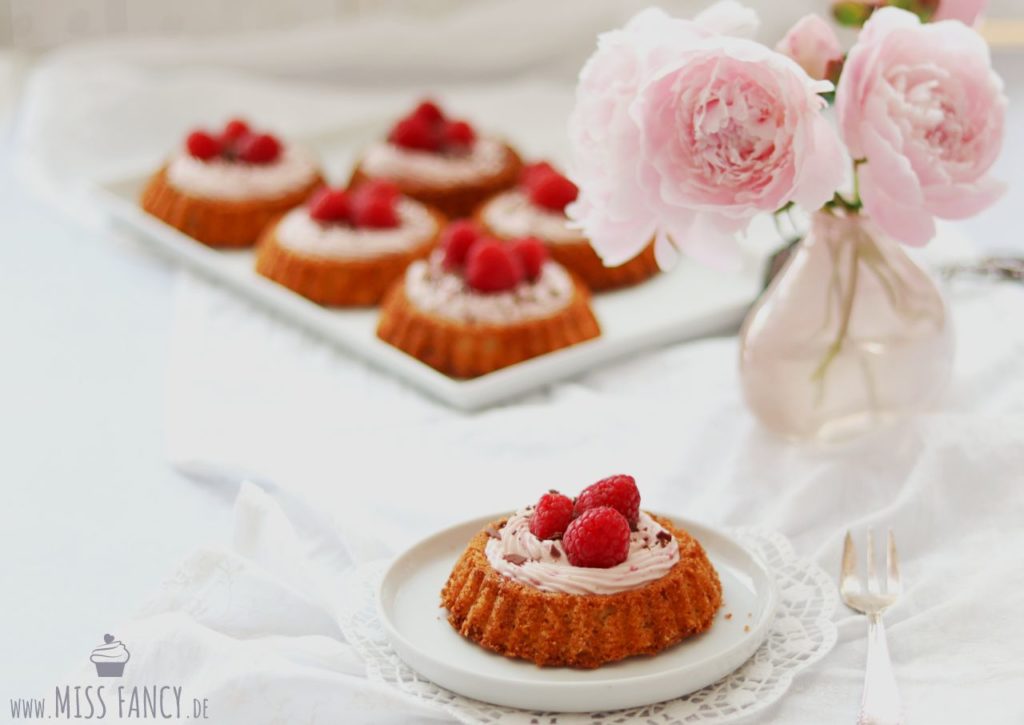 Leckere Himbeer Törtchen mit Mascarponecreme